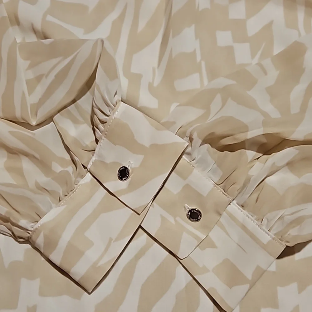 Calvin Klein | Beige and White Flowy Blouse - Picture 10 of 10